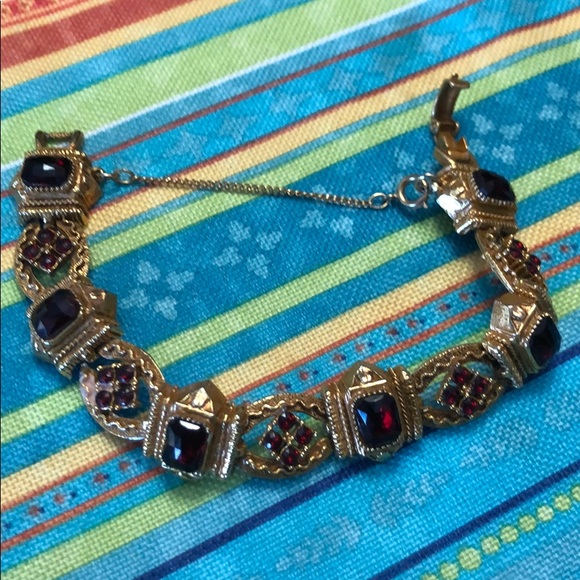 🌺Victorian Gold Toned Bracelet🌺 - Picture 3 of 6